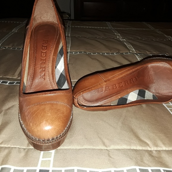 Burberry Heels - Picture 2 of 3